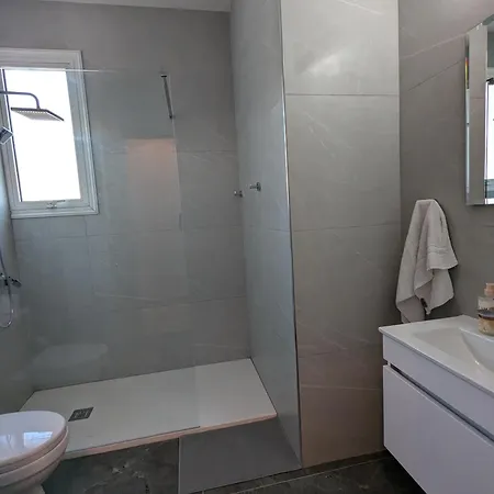 Amelia With Private Pool , Wifi & Bbq,